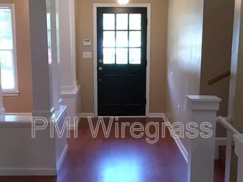 Foto principal - 204 Harwood Pl