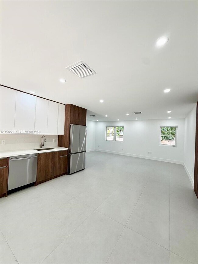 Foto del edificio - 524 NE 65th St