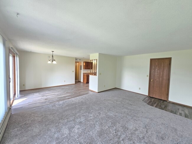 Building Photo - Pebble Creek Apartments