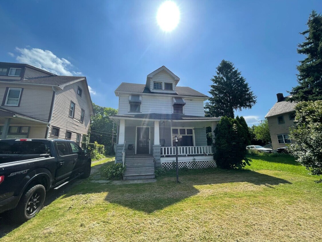 Foto principal - Coming Soon! Section 8 Accepted! Renovatio...