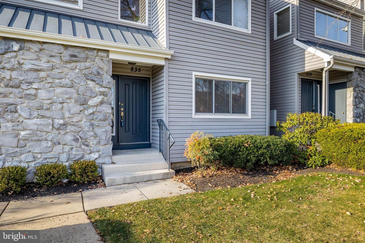 835 Chanticleer Dr, Cherry Hill, NJ 08003 Condo for Rent in Cherry