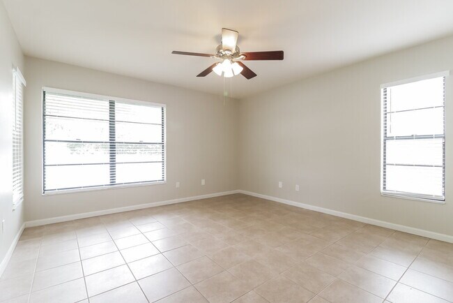 Foto del edificio - 1066 Weaver Dr