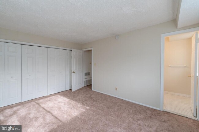 Building Photo - 11905I Tarragon Rd
