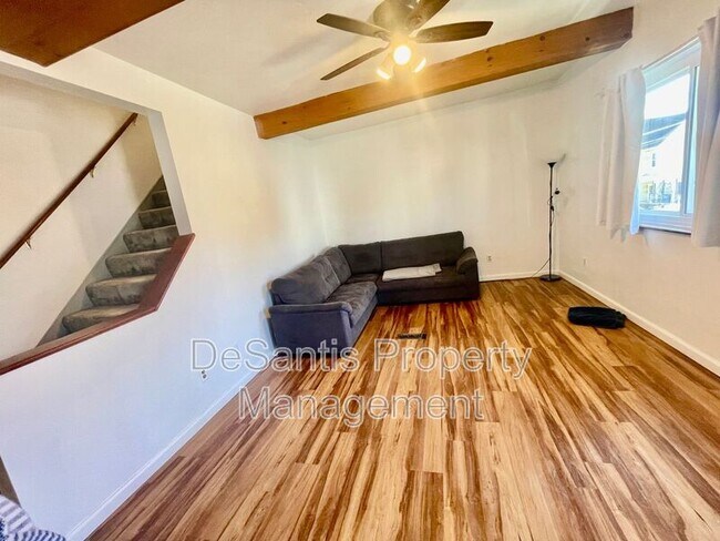 Building Photo - 223 Edith St