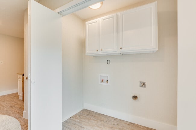 Building Photo - 3805 Longmeadow Way