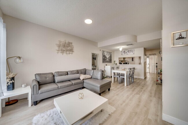 Building Photo - 16732 Hemingway Dr