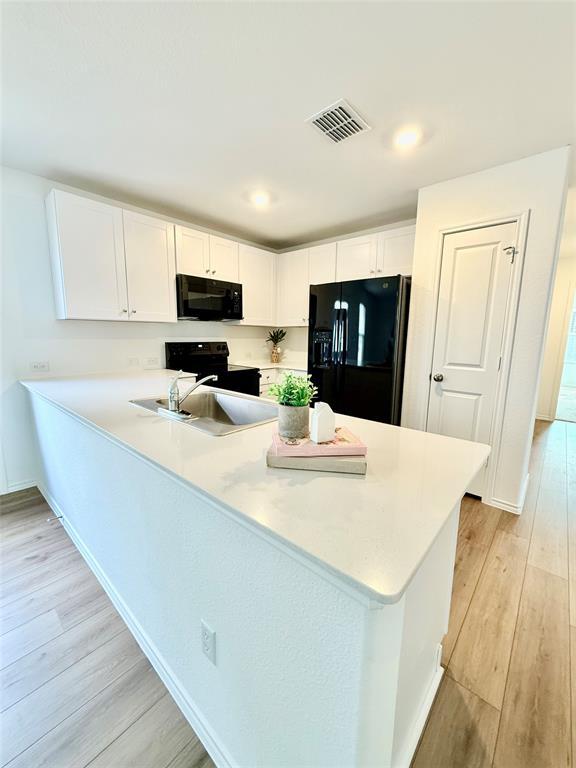 Foto del edificio - 716 Commander Abbott Dr