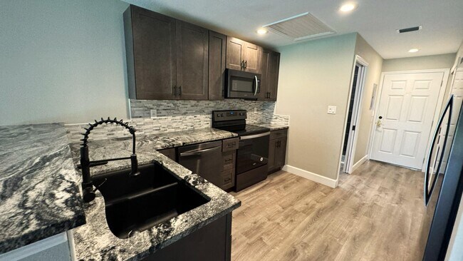 Building Photo - 4163 Dividend Ave