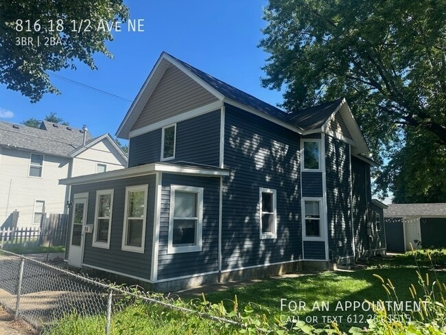 Building Photo - 816 18 1/2 Ave NE