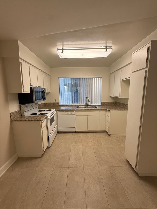 Building Photo - The Cove