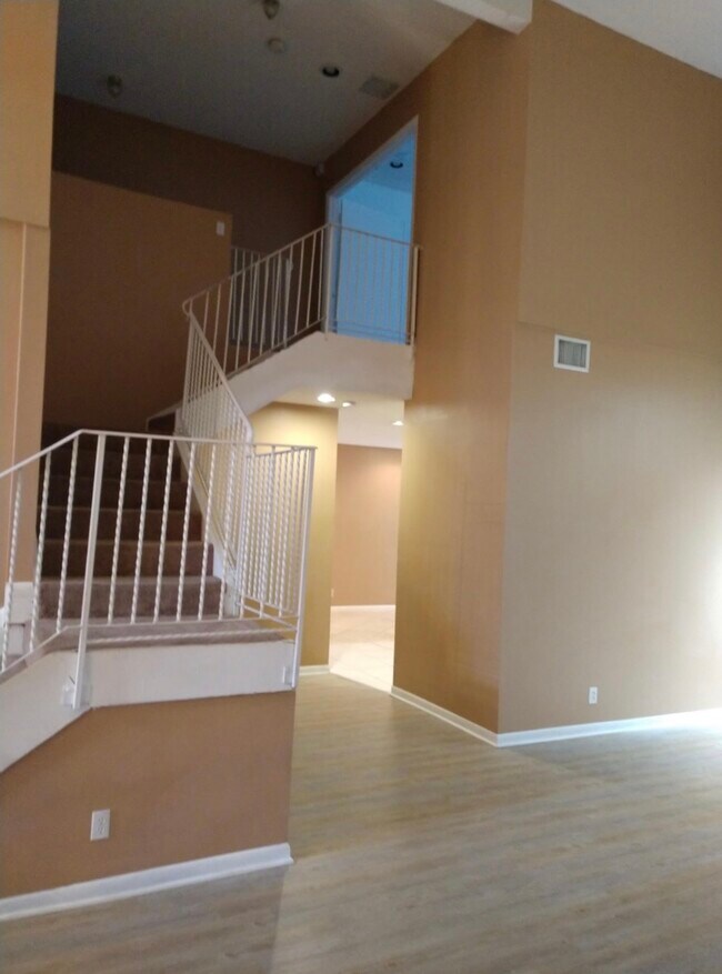 Foto del edificio - 2436 Raleigh St