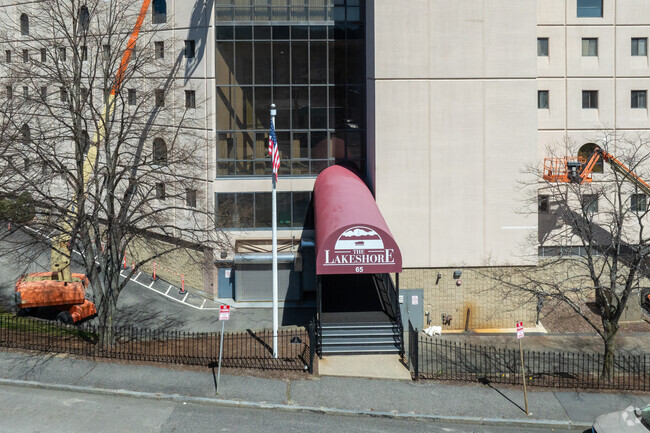 Building Photo - The Lakeshore Condominiums