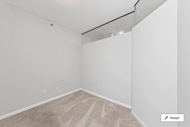 Building Photo - 2 bedroom in Chicago IL 60605
