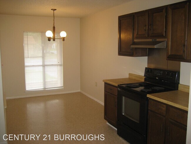 Building Photo - 3 br, 2 bath House - 5903 Lakefront