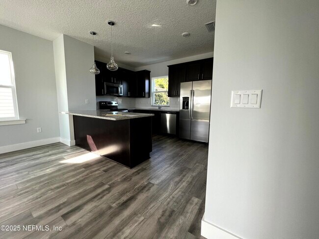 Foto del edificio - 821 3rd St S