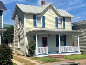 Building Photo - 306 S East St