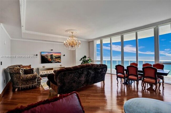 Foto del edificio - 15901 Collins Ave