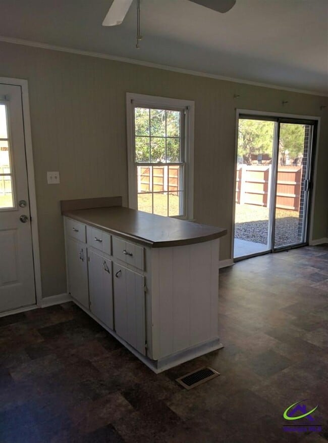 Foto del edificio - 105 Oakdale Dr