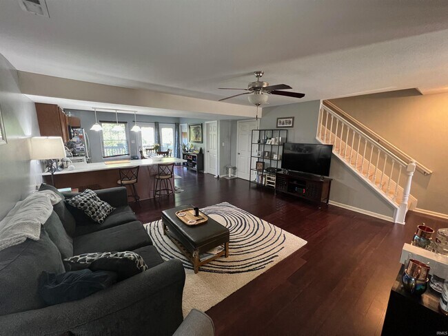 Building Photo - 5678 Vinca Ln