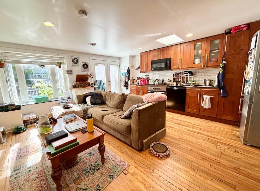 Primary Photo - 229 Elm St