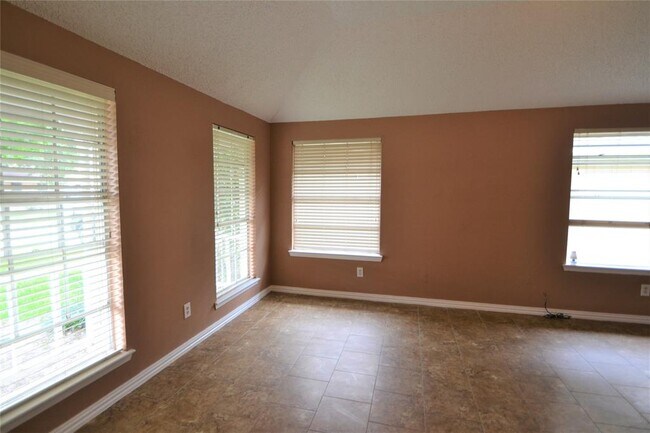 Foto del edificio - 23251 Tree House Ln