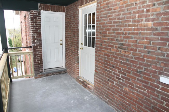 Building Photo - 76 N Union St