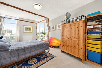 Building Photo - Tour Sherbrooke
