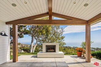 Building Photo - 5561 Horizon Dr