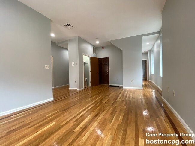 Building Photo - 12 Parmenter St