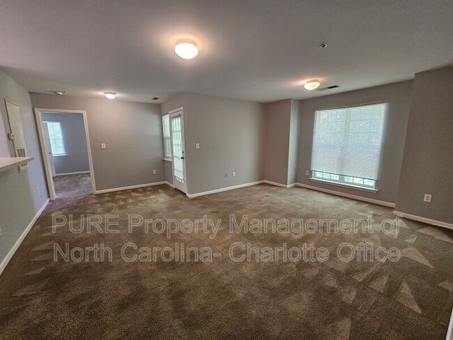Building Photo - 9811 Campus Walk Ln