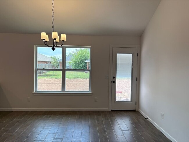 Building Photo - 1st Month Free - New Home!