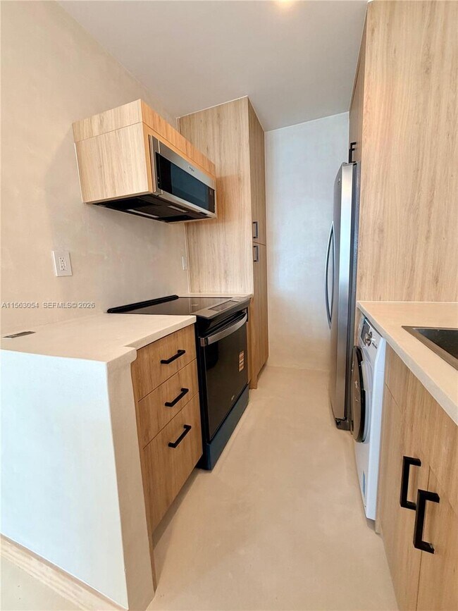 Foto del edificio - 100 Lincoln Rd