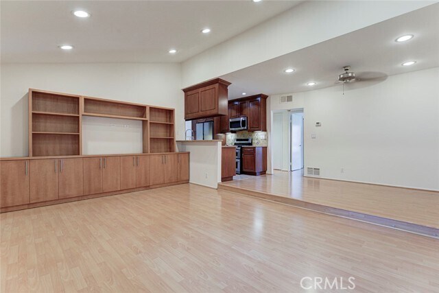 Foto del edificio - 1523 E Windsor Rd