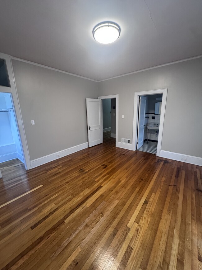 Foto del edificio - 806 Holloway Ave