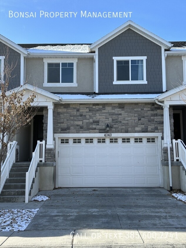 Primary Photo - Beautiful Newer Construction Townhome in H...