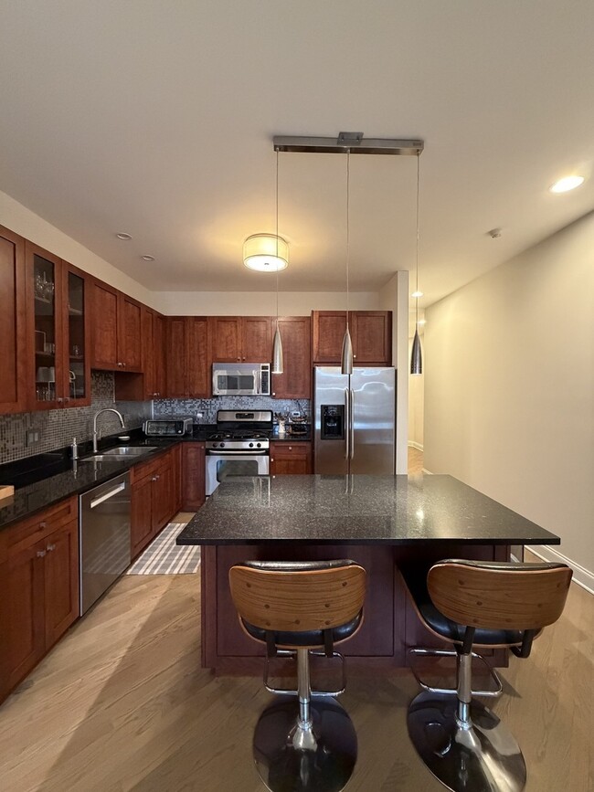 Building Photo - 2251 W Wabansia Ave