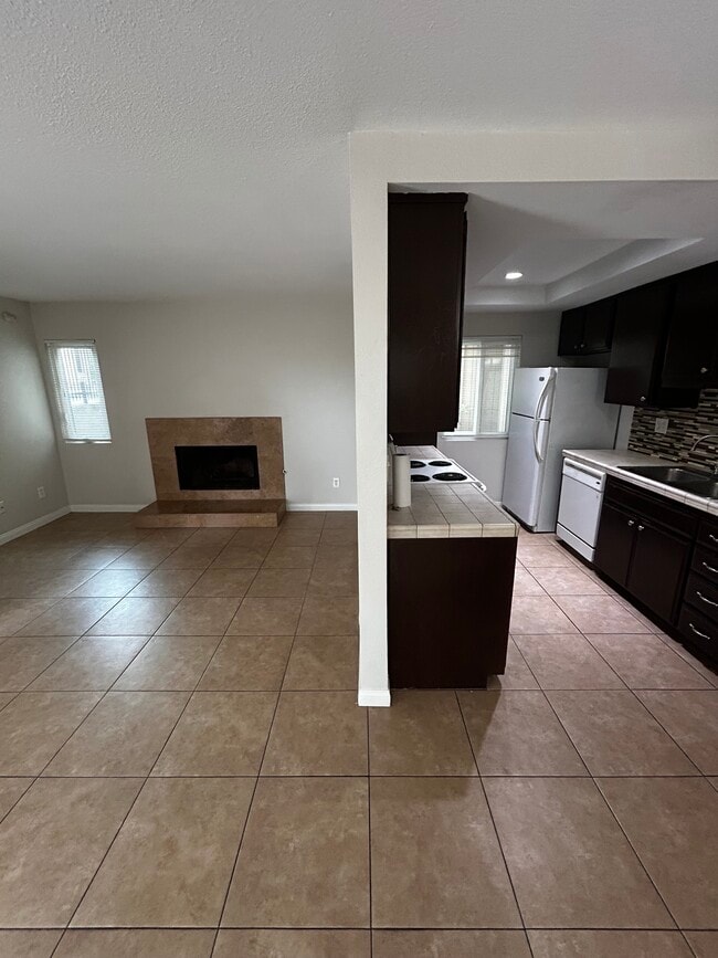 Building Photo - 6560 College Grove Dr