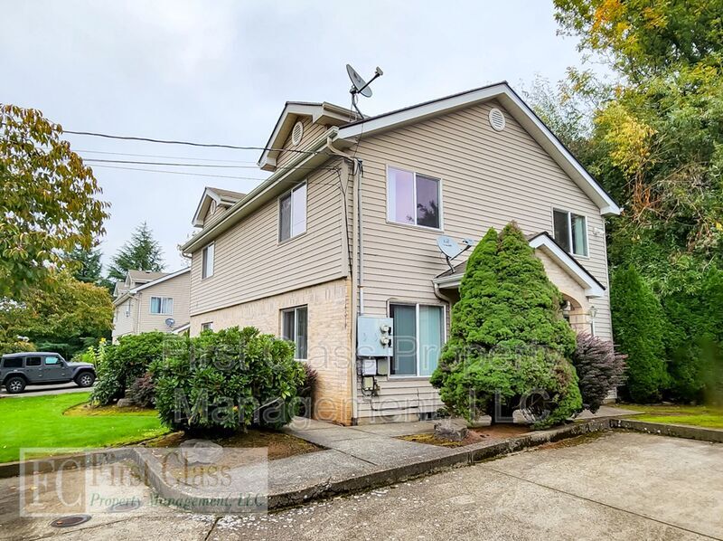 14018 SE Arista Dr, Oak Grove, OR 97267 Townhome Rentals in Oak Grove