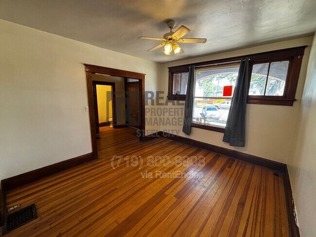 Foto del edificio - 210 W Evans Ave