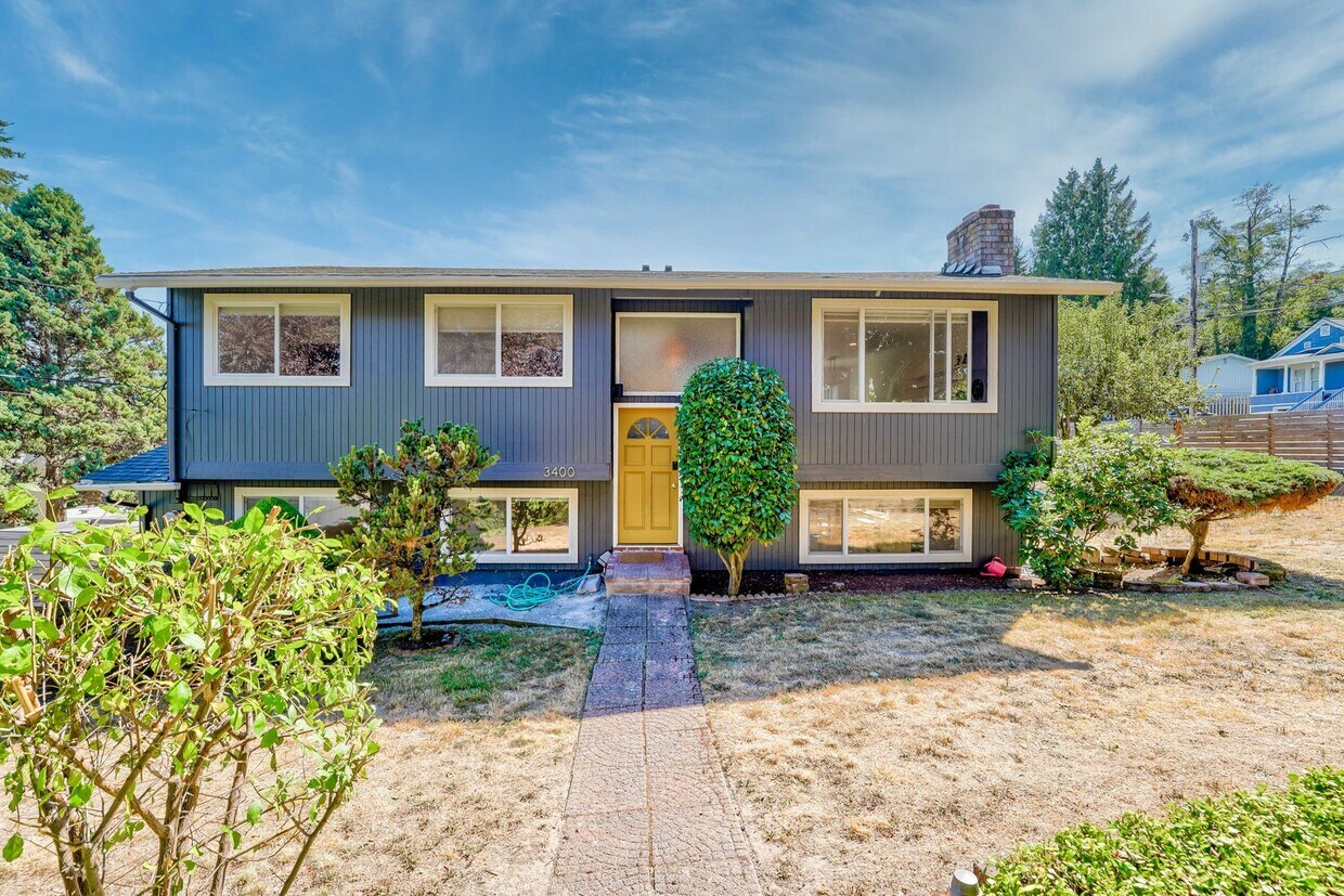 Light filled upper unit in North Beacon Hill! Apartment for Rent in