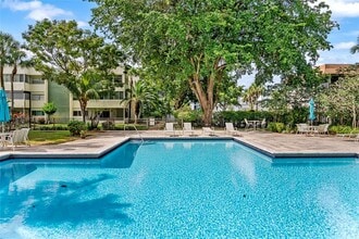 Building Photo - 6075 N Sabal Palm Blvd