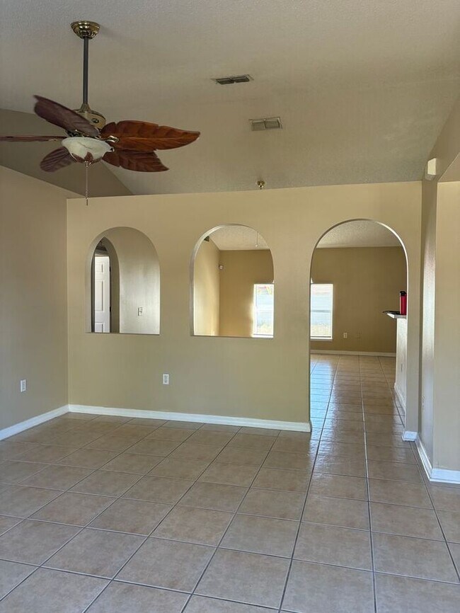 Foto del edificio - Single Family Home in Poinciana