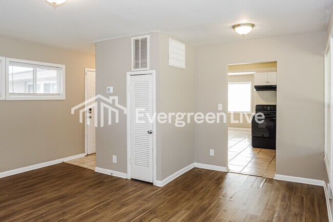 Foto del edificio - 3524 Flamingo Rd SW