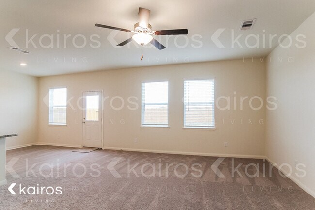 Foto del edificio - 5518 Sapphire Lagoon Rd