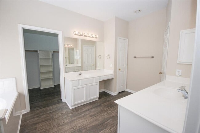 Building Photo - 3006 Breakers Point Dr