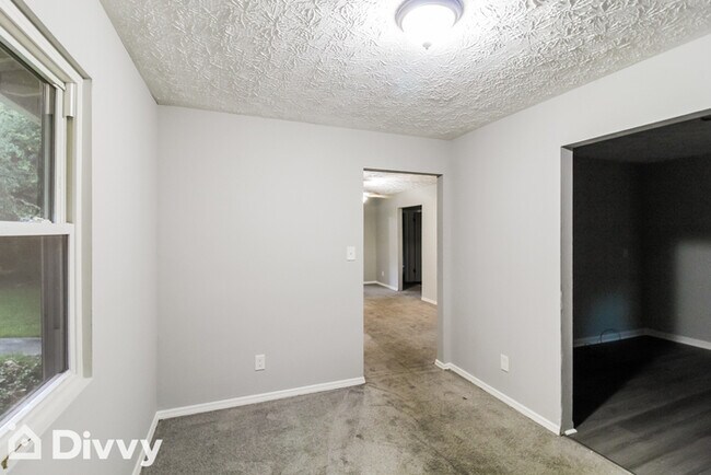 Building Photo - 110 Watterson St