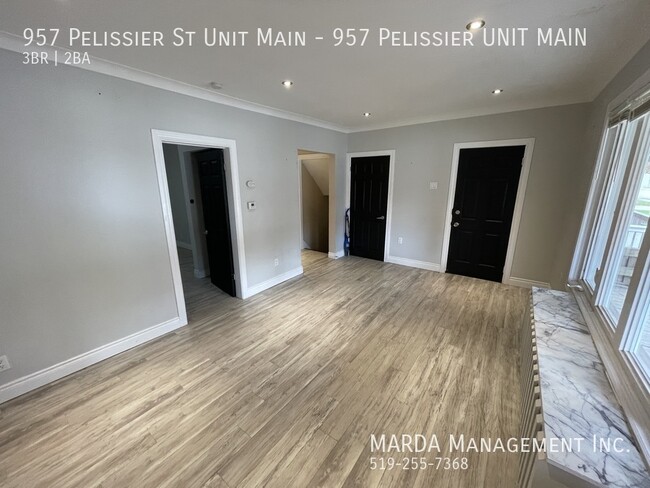 Building Photo - BEAUTIFULLY RENOVATED 3BEDROOM/2BATH MAIN ...