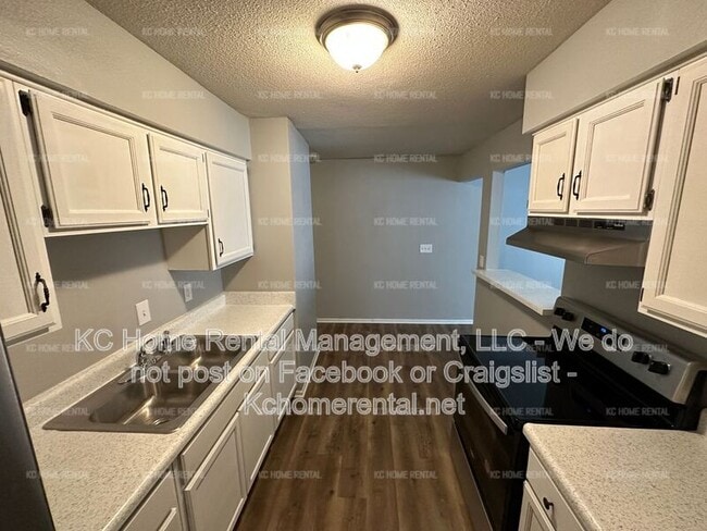 Building Photo - 551 N Somerset Terrace