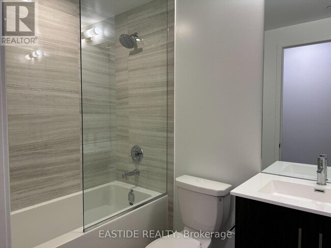 Photo du bâtiment - 180 Front St E