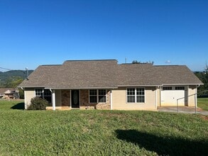 Building Photo - 668 Privet Dr